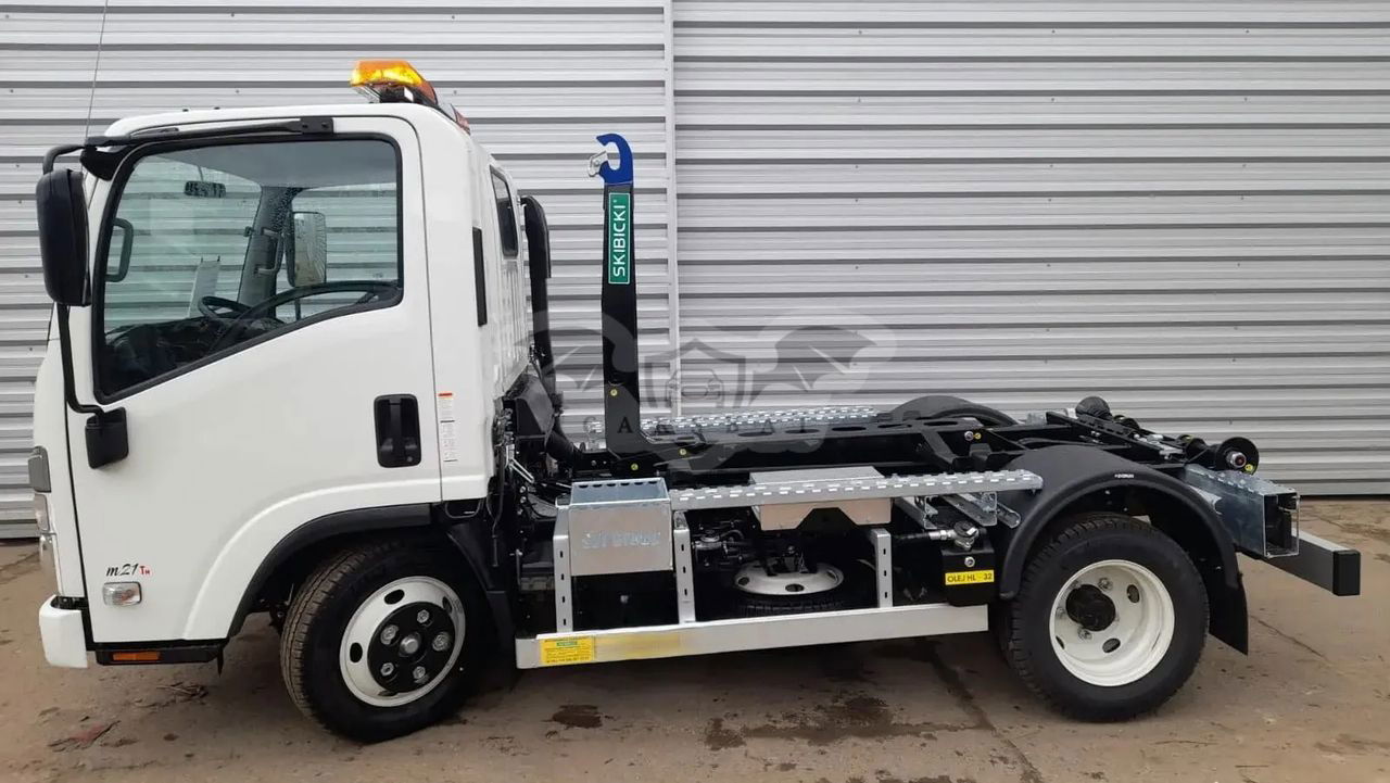 Isuzu M21 2024