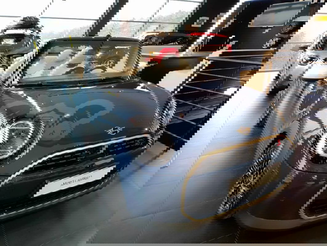 Mini Cooper Linia Favoured 2024
