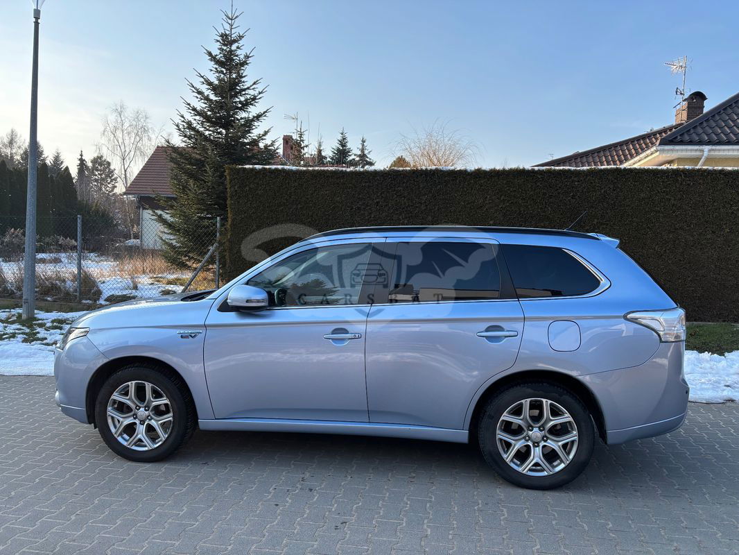 Mitsubishi Outlander III PHEV Instyle NAVI + 2014
