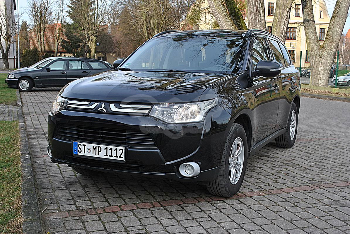 Mitsubishi Outlander III 2.2 DID Intense + 2013