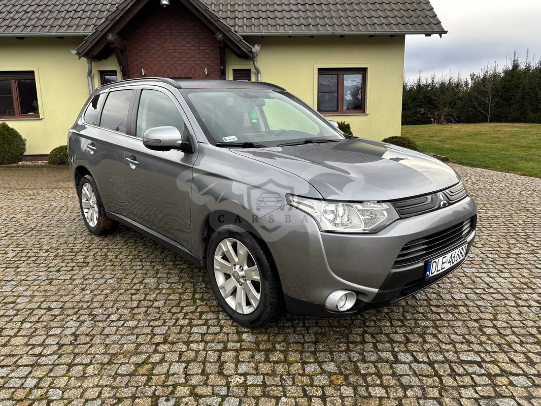 Mitsubishi Outlander III 2.2 DI-D 4WD Invite 2013