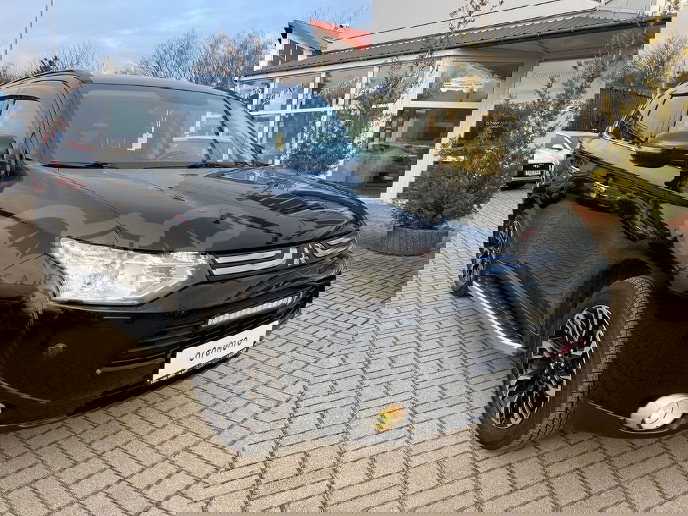 Mitsubishi Outlander III 2.2 DI-D 4WD Automatik SUV-Star+ 2012