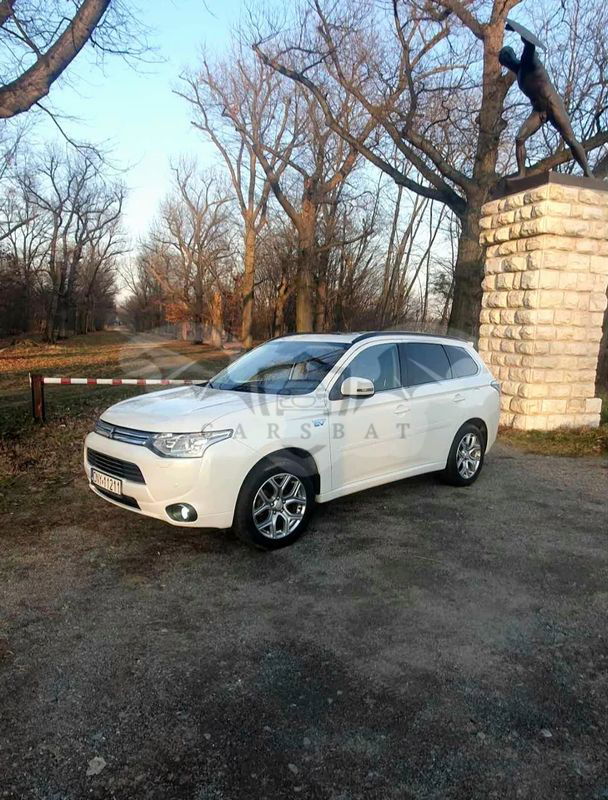Mitsubishi Outlander III PHEV Instyle NAVI + 2013