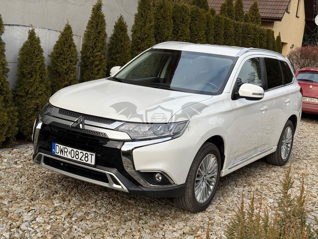 Mitsubishi Outlander III 2.4 4WD Plug-In Hybrid Plus 2021