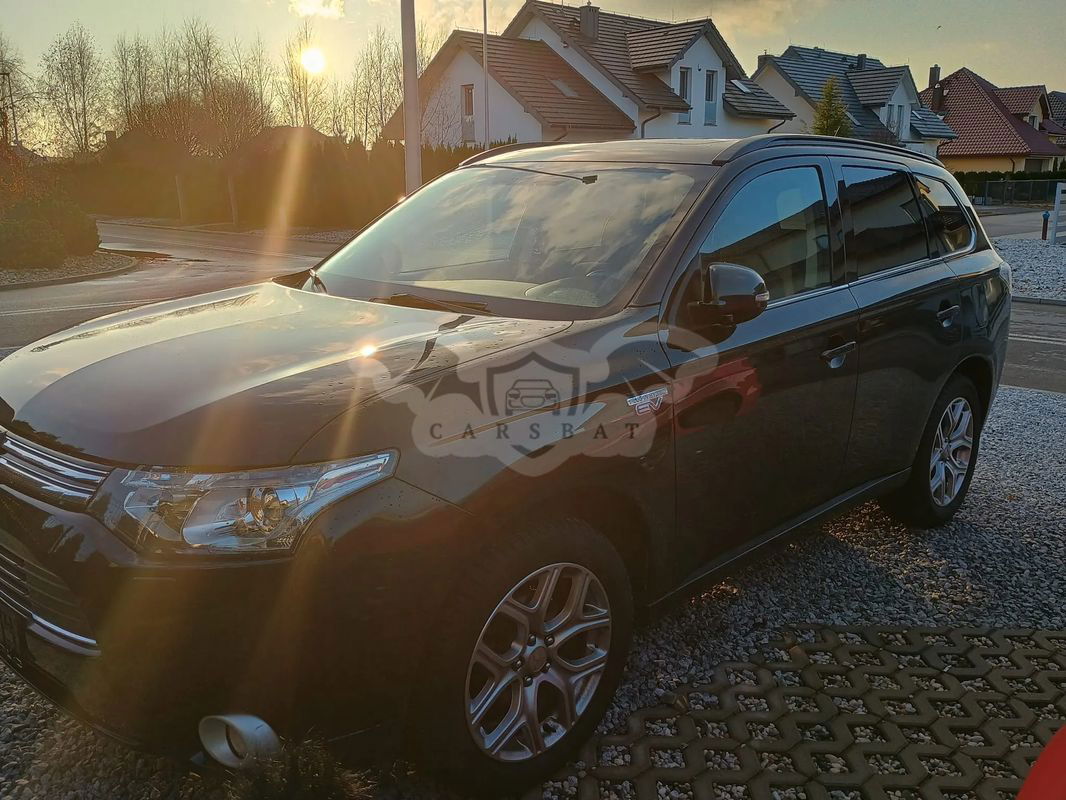 Mitsubishi Outlander II 2.4 4WD Plug-In Hybrid 2013