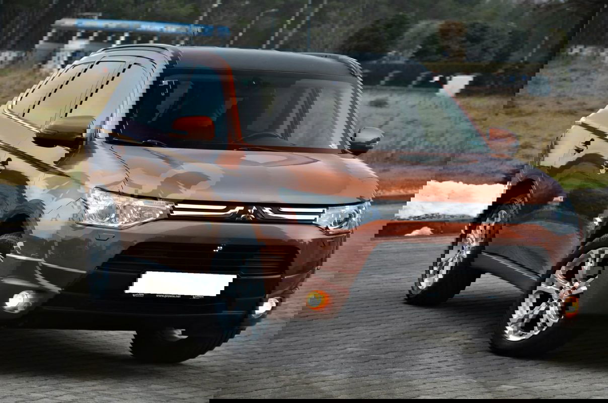 Mitsubishi Outlander III 2.2 DI-D 4WD Automatik Diamant Edition 2013