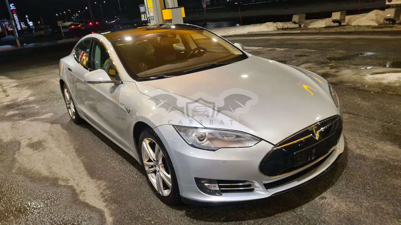 Tesla Model S 85 2013