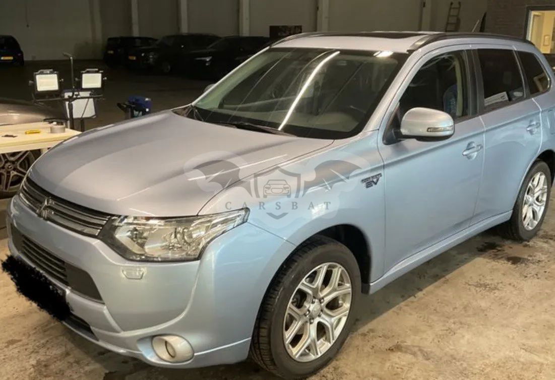 Mitsubishi Outlander III 2.0 2WD CVT Invite 2013