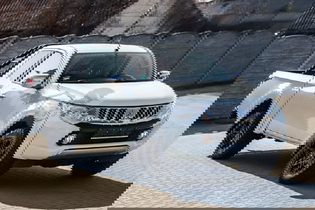 Mitsubishi L200 2.4 d DC Intense + 2015