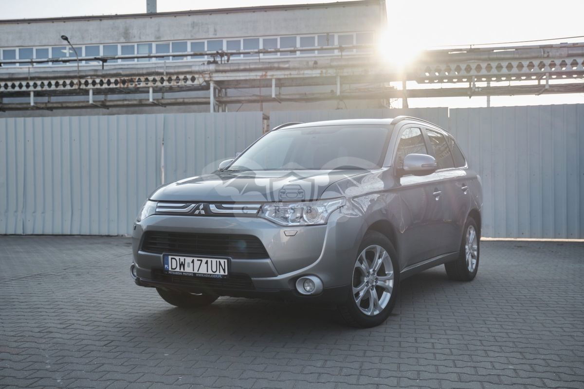 Mitsubishi Outlander III 2.2 DID Intense 2013