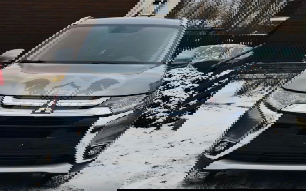 Mitsubishi Outlander III 2.2 DI-D 4WD Automatik Diamant Edition 2016