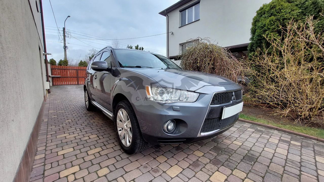 Mitsubishi Outlander II 2.0 2WD XTRA 2012