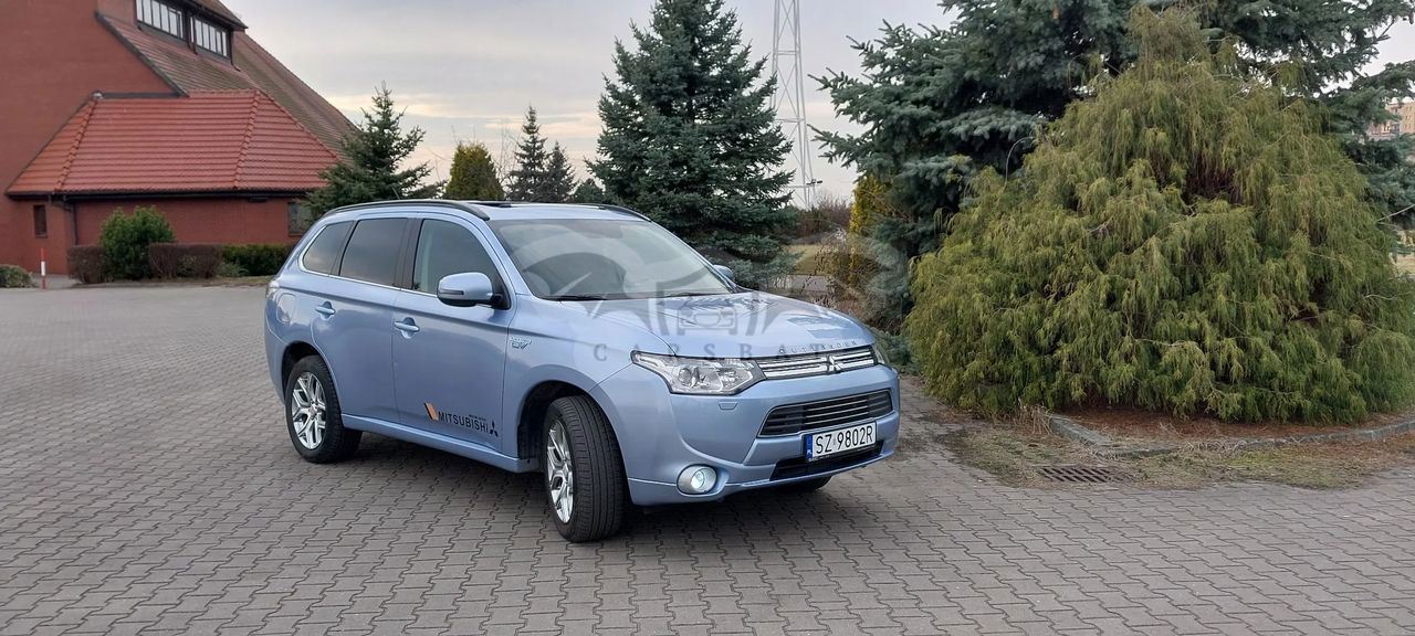 Mitsubishi Outlander III PHEV Instyle NAVI + 2014