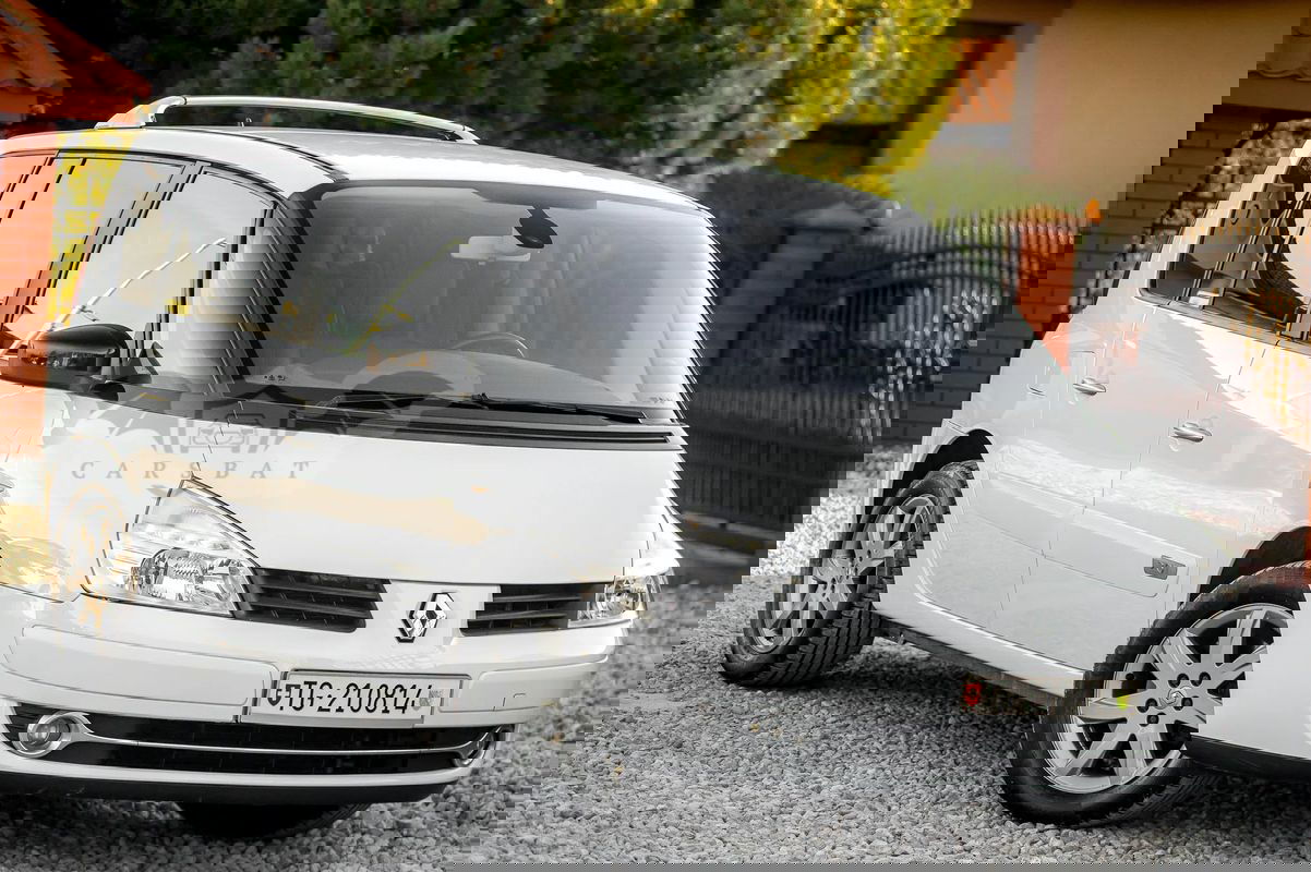 Renault Espace IV 2.0 Dynamique 2011