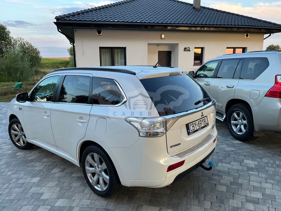 Mitsubishi Outlander III PHEV Instyle NAVI 2013