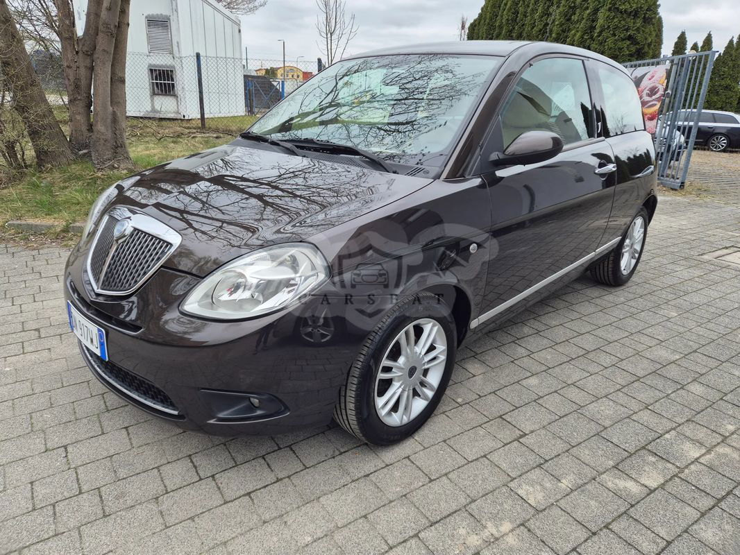 Lancia Ypsilon 1.4 8V Argento (4 os.) 2008
