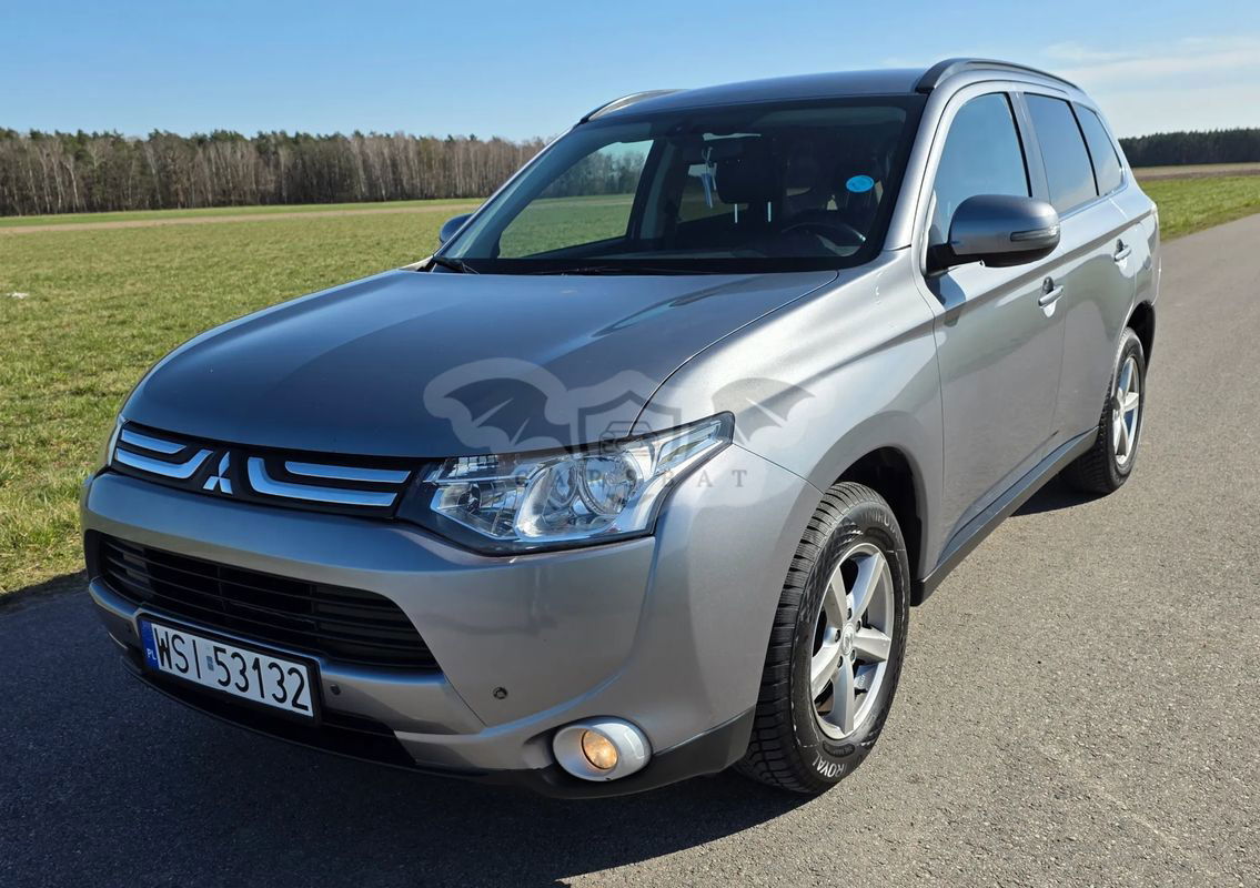 Mitsubishi Outlander III 2.2 DI-D 4WD Automatik Diamant Edition 2013