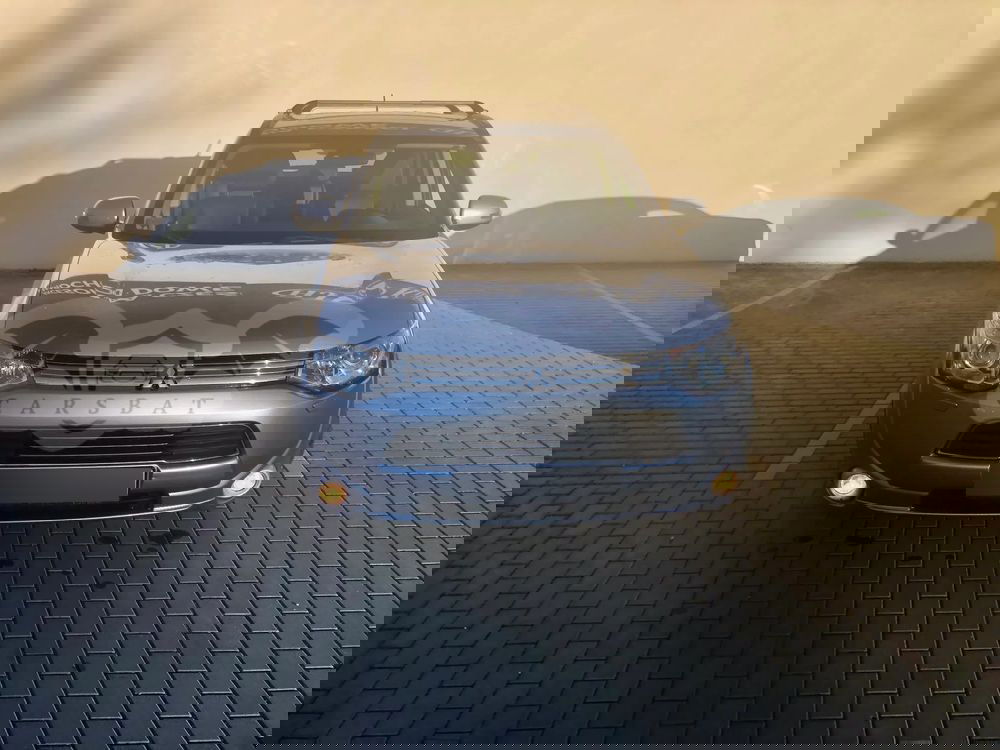 Mitsubishi Outlander III PHEV Instyle NAVI + 2013