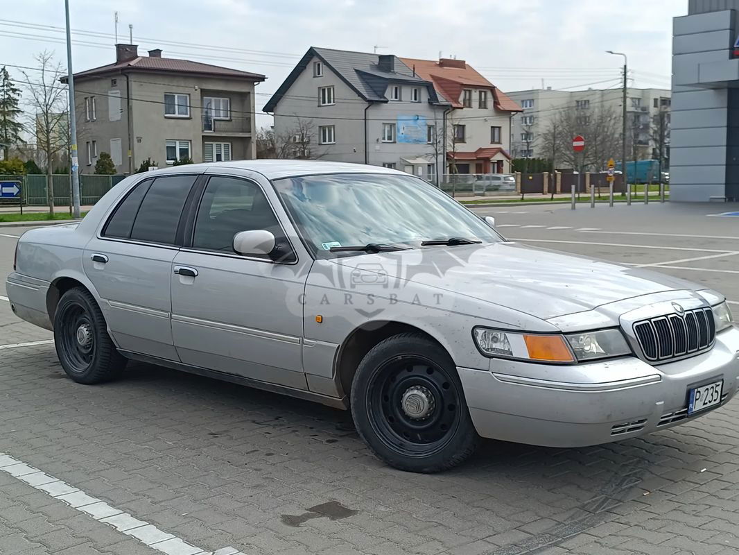 Ford Crown 2000