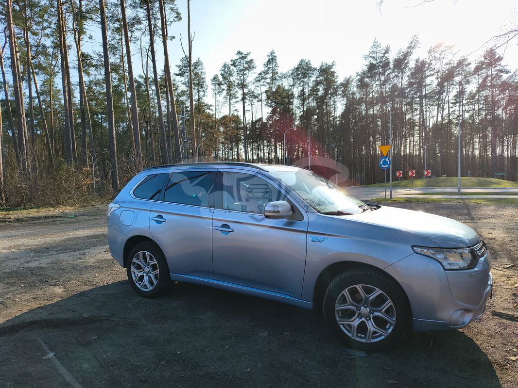 Mitsubishi Outlander III PHEV Instyle NAVI 2014