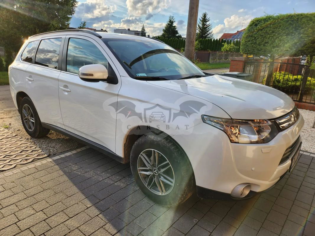 Mitsubishi Outlander III 2.2 DID Instyle Navi 2013