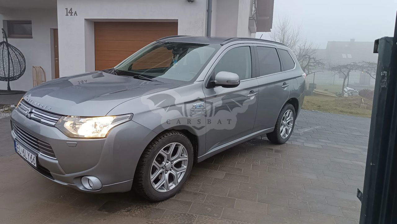 Mitsubishi Outlander III PHEV Instyle NAVI + 2014
