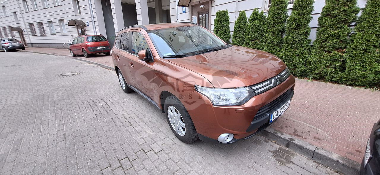 Mitsubishi Outlander III 2.2 DID Intense + 2013