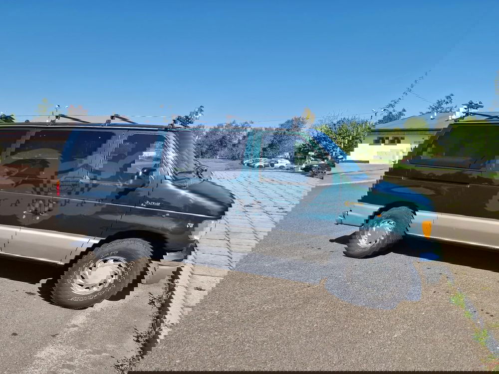 Ford Econoline 2000