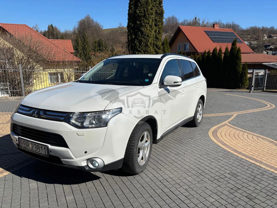 Mitsubishi Outlander III 2.2 DID Intense + 2013
