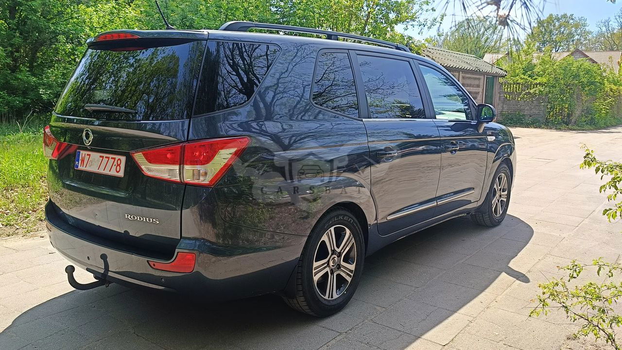 Ssangyong / KG Mobility Rodius 2.0 e-XDi200 4WD Sapphire 2015