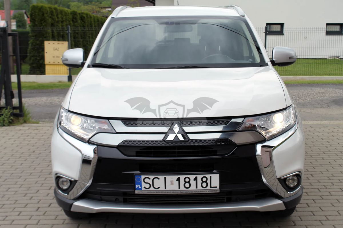 Mitsubishi Outlander III 2.2 DI-D 4WD Automatik Diamant Edition 2015