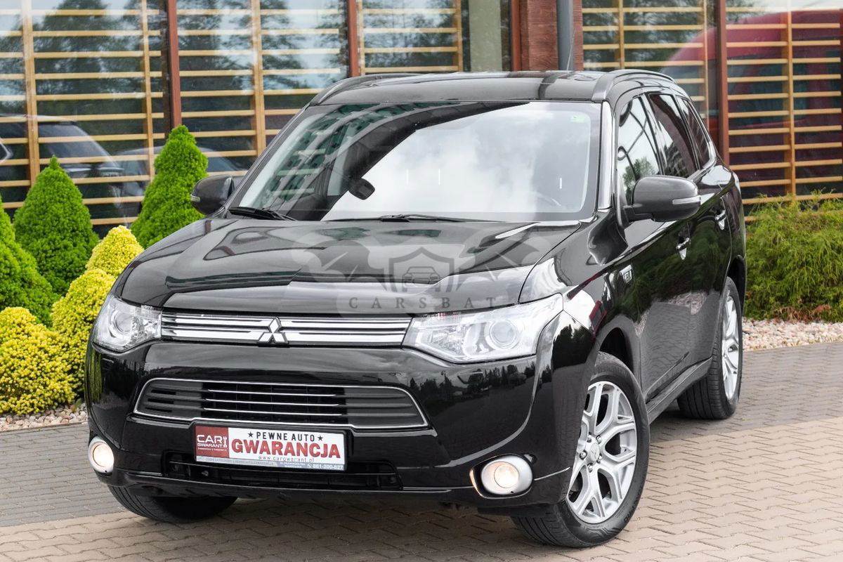 Mitsubishi Outlander III PHEV Instyle NAVI + 2014