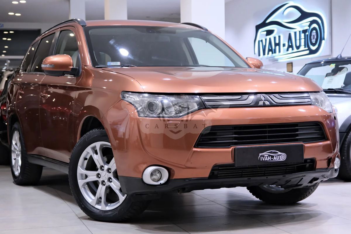 Mitsubishi Outlander III 2.2 DI-D 4WD Plus 2012