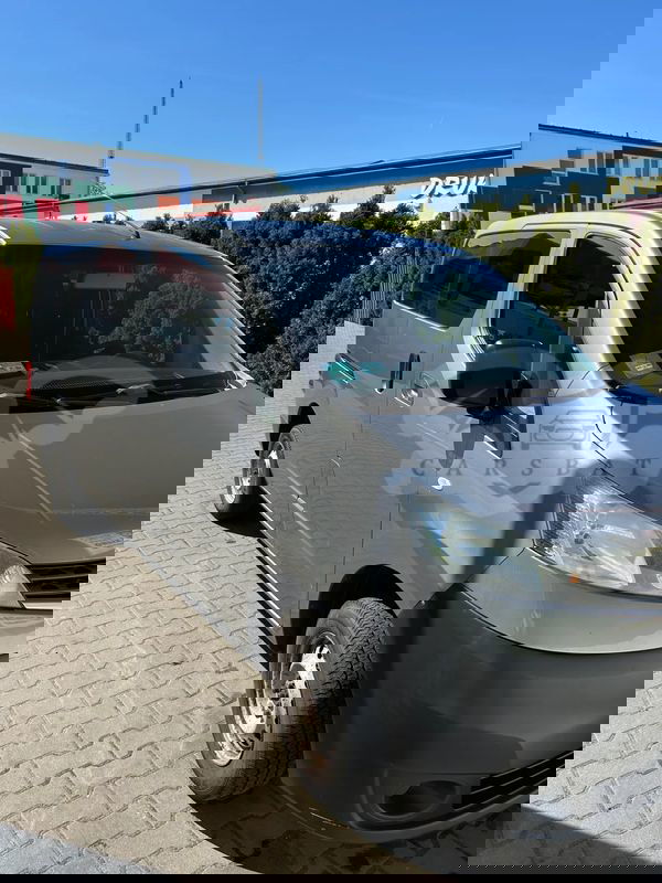 Nissan NV200 2011