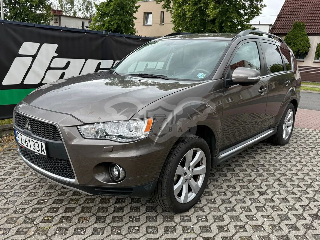 Mitsubishi Outlander II 2.4 Intense 2011