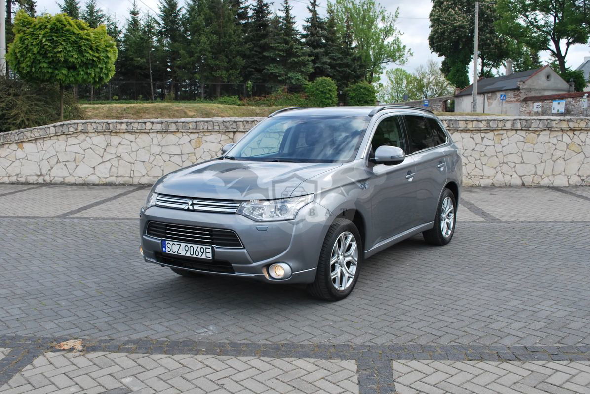 Mitsubishi Outlander III 2.0 4WD Plug-In Hybrid Top 2014