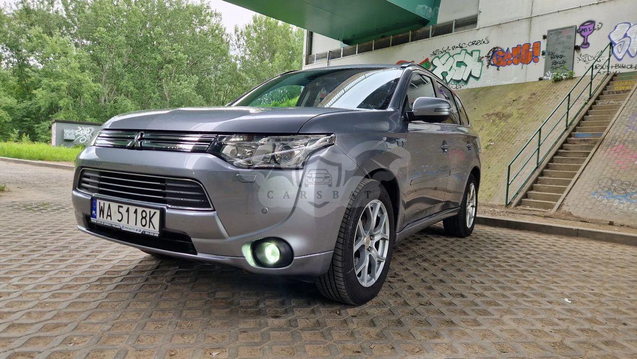 Mitsubishi Outlander III PHEV Instyle NAVI + 2013