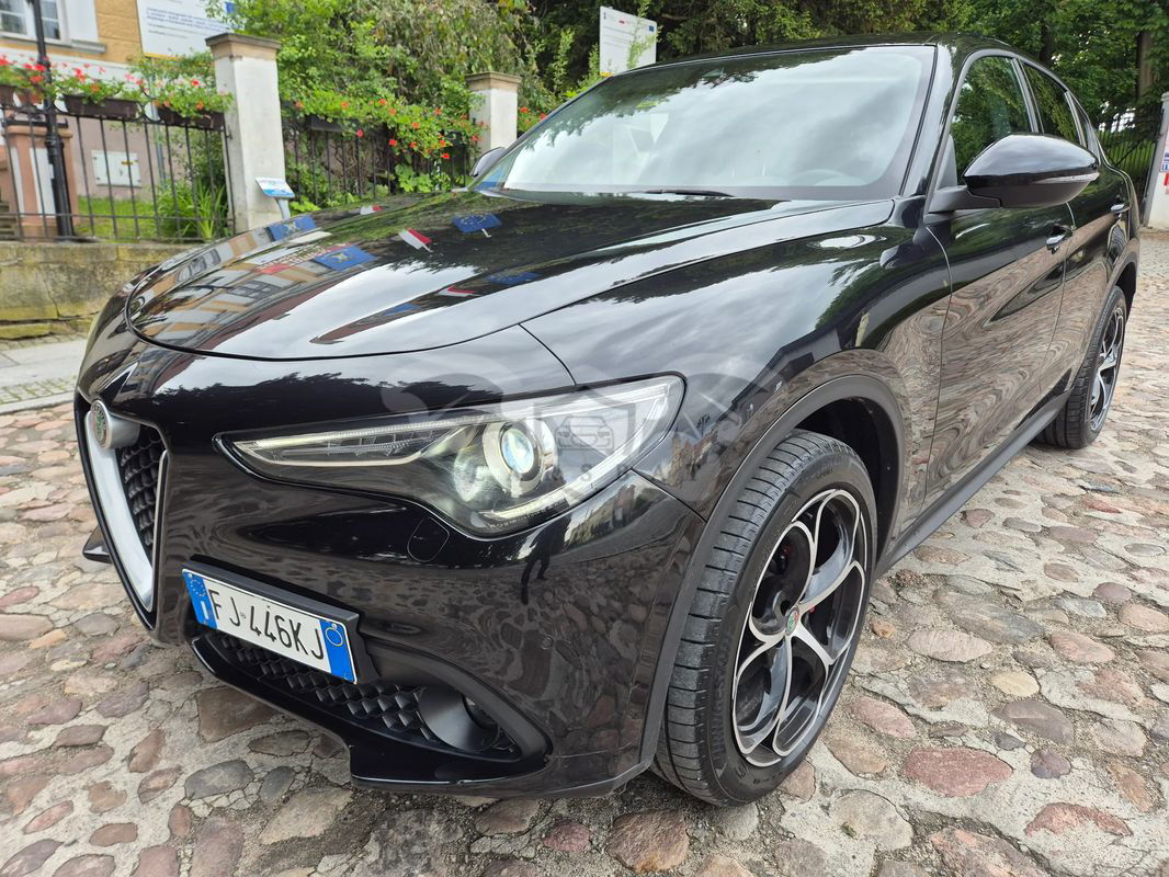 Alfa Romeo Stelvio 2017