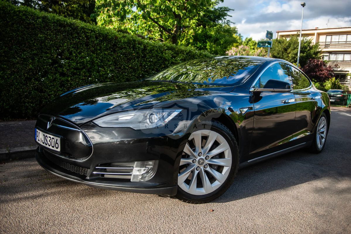 Tesla Model S 2014