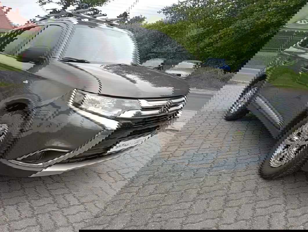 Mitsubishi Outlander III 2.0 Invite + 2WD 2016