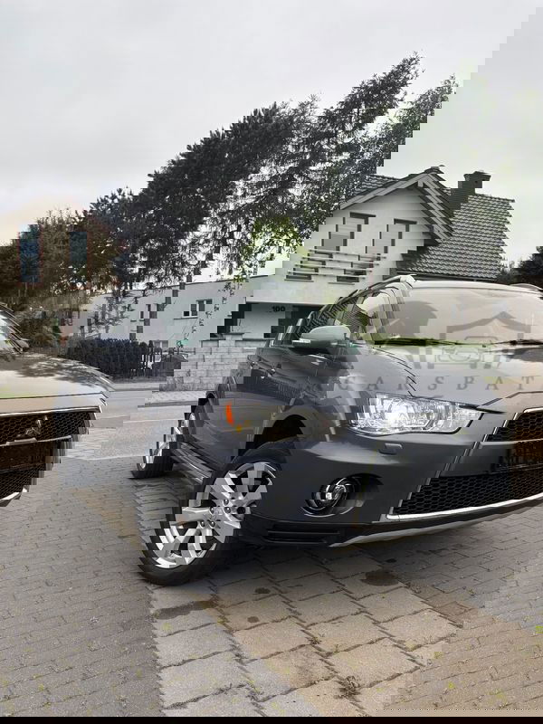 Mitsubishi Outlander II 2.4 4WD Intense 2011