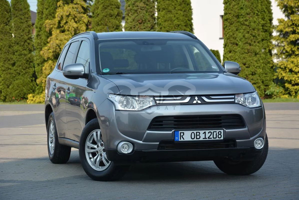 Mitsubishi Outlander III 2.2 DID Intense + 2013