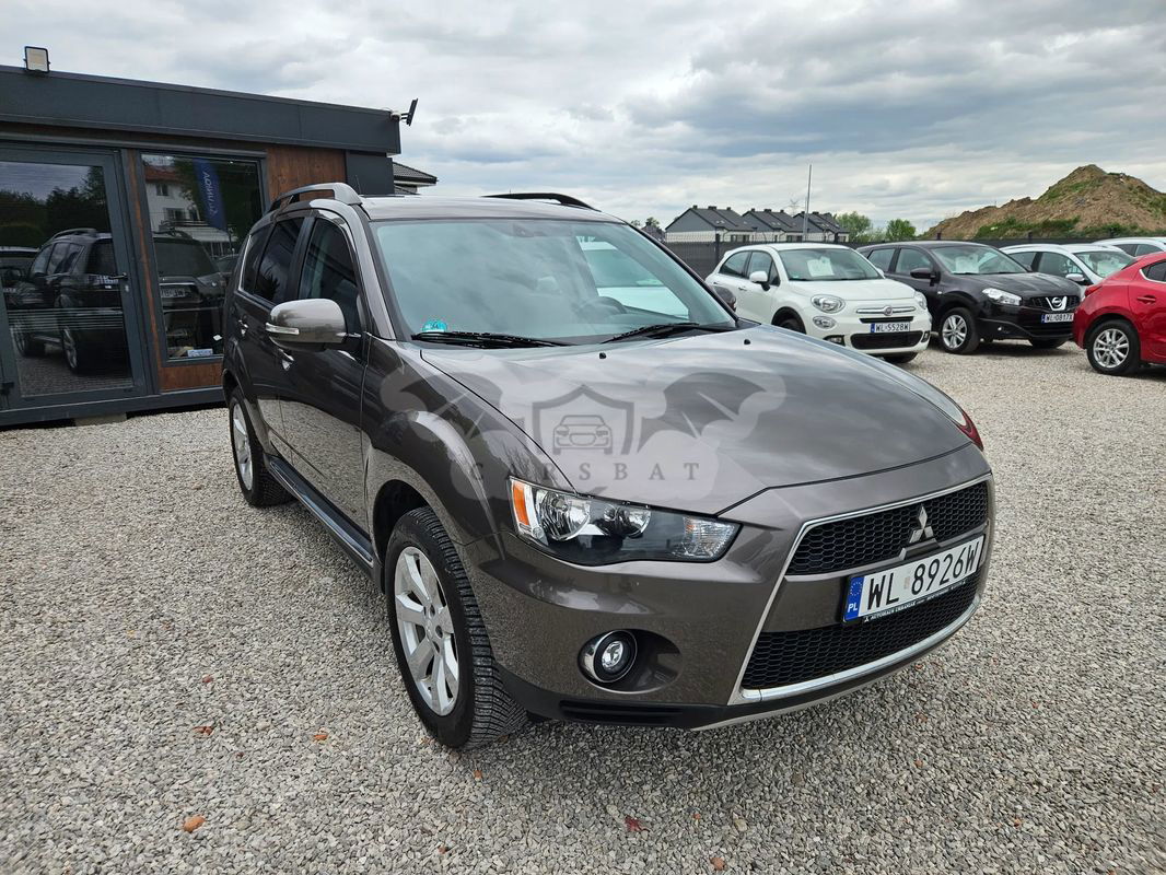 Mitsubishi Outlander II 2.0 2WD Invite 2011