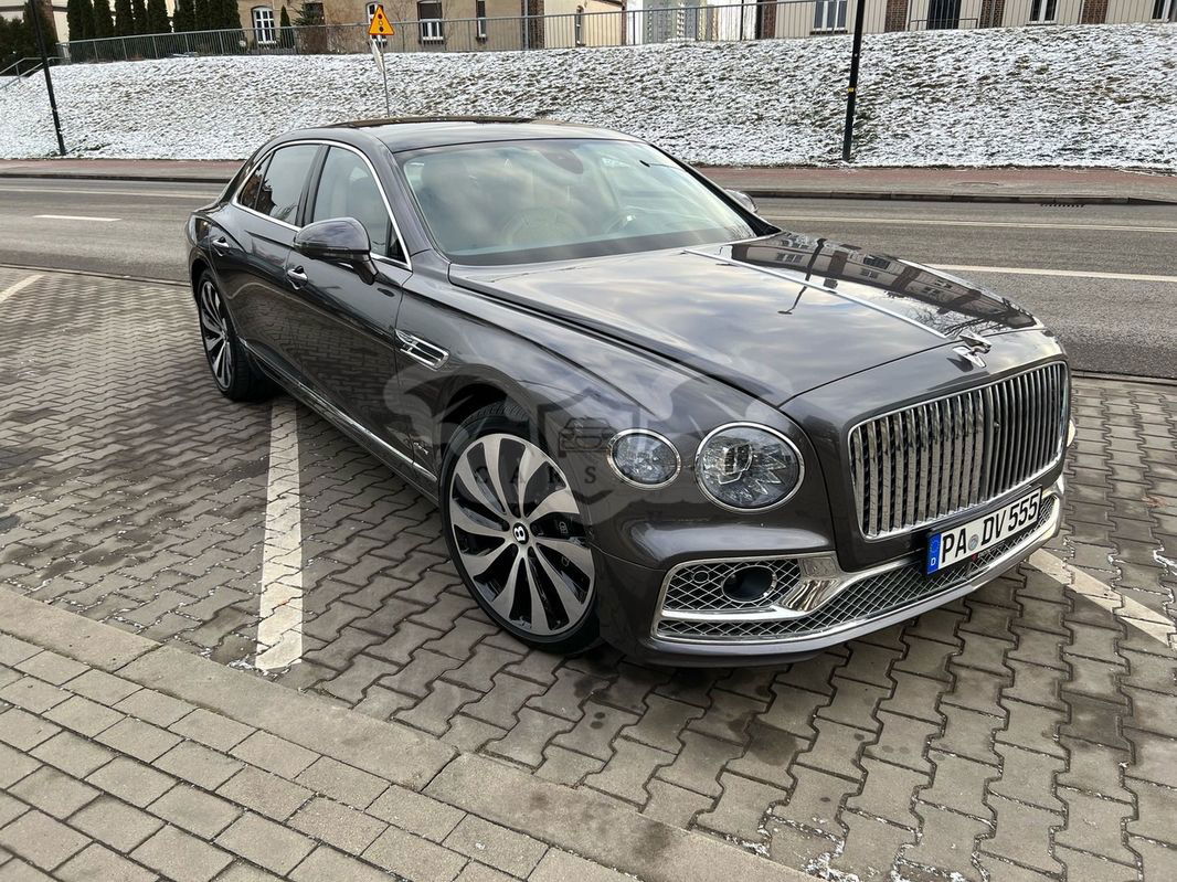 Bentley Flying Spur New V8 Mulliner 2023