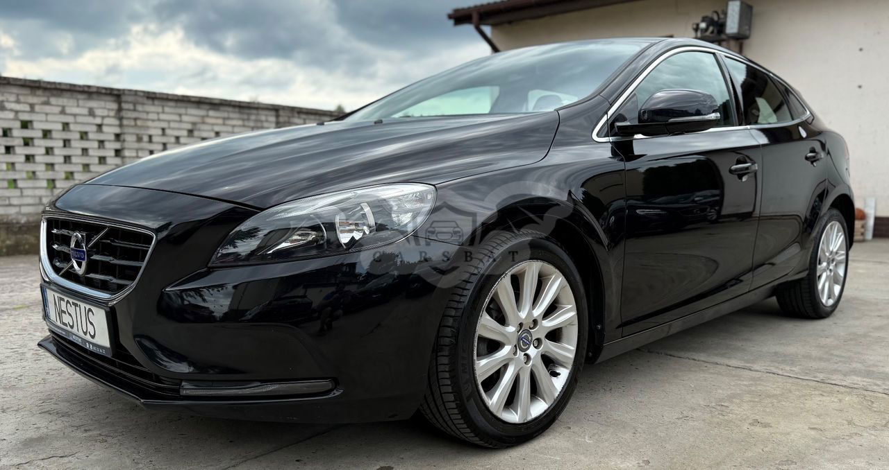 Volvo V40 II D2 Momentum 2013