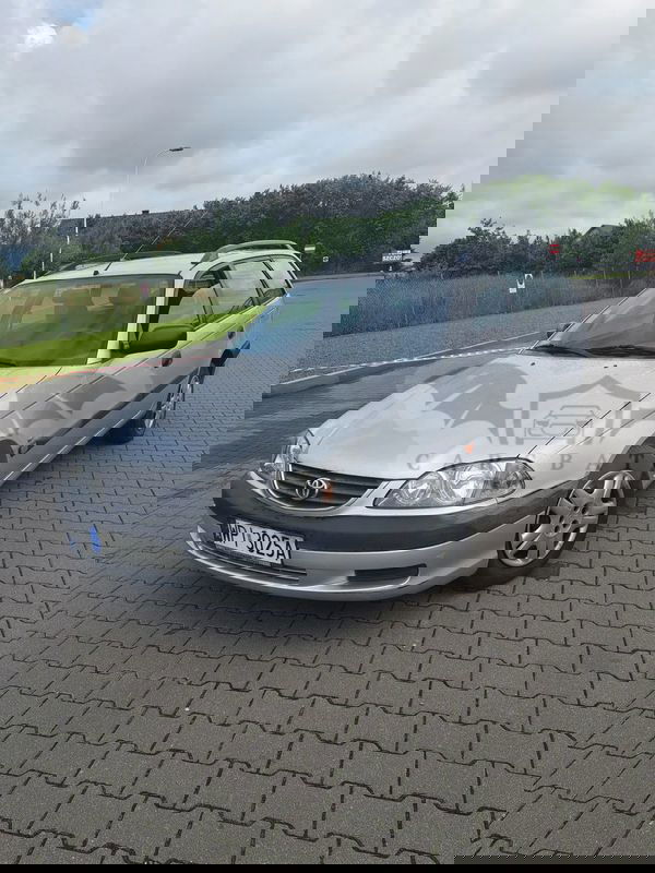 Toyota Avensis I 2001