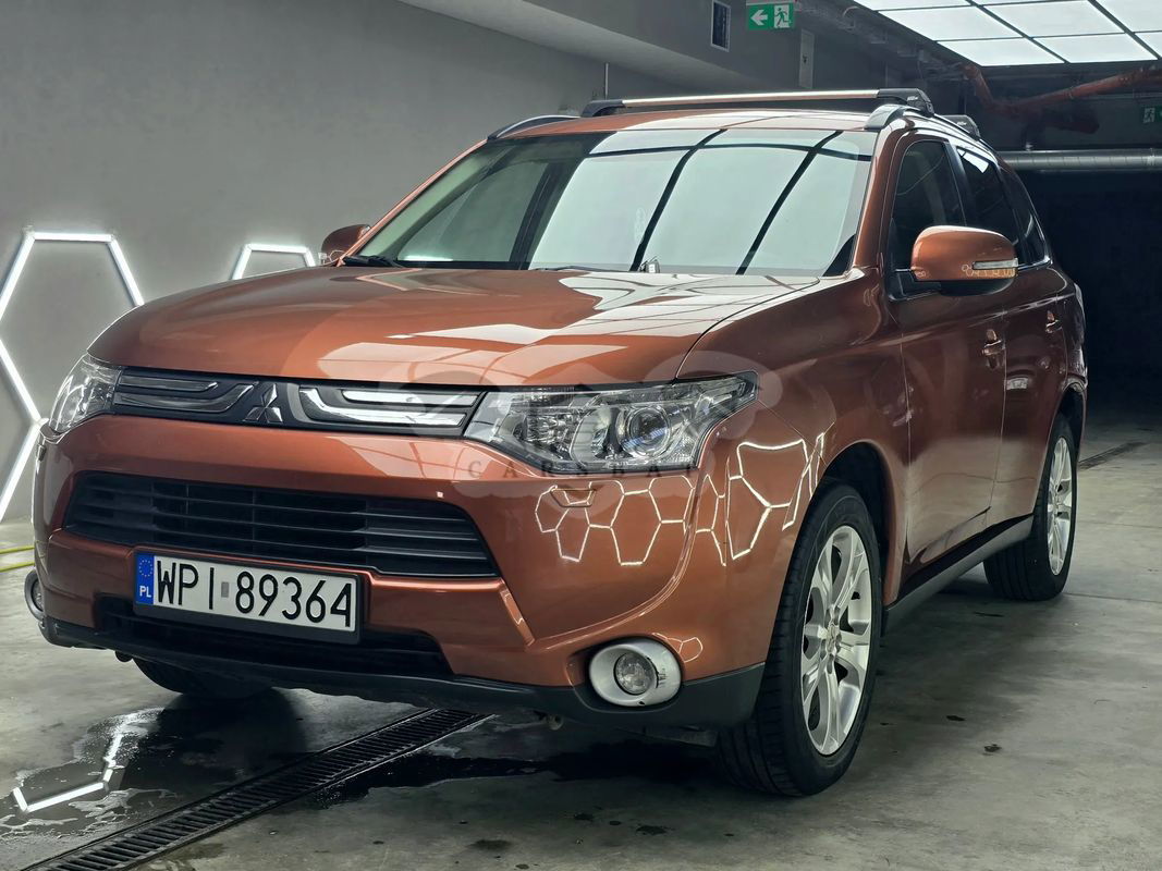 Mitsubishi Outlander III 2.2 DID Intense + 2013