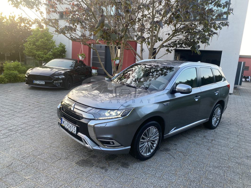 Mitsubishi Outlander III 2.4 4WD Plug-In Hybrid Diamant 2021