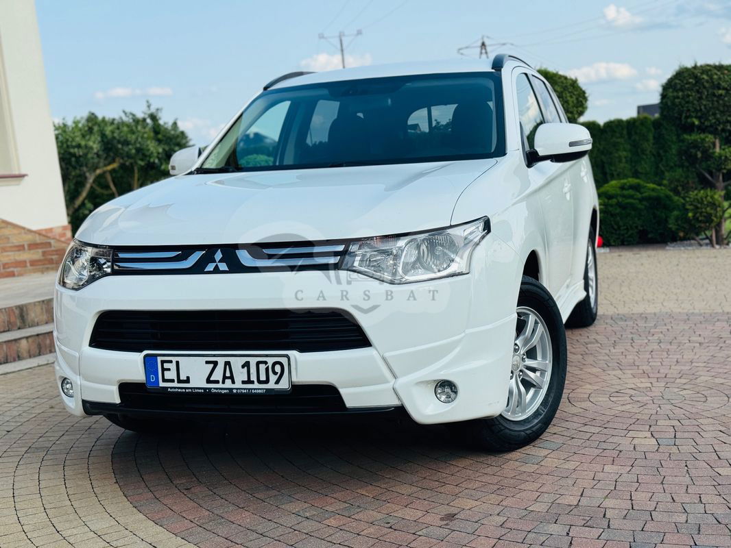 Mitsubishi Outlander III 2.0 Intense + Navi 4WD CVT 2013