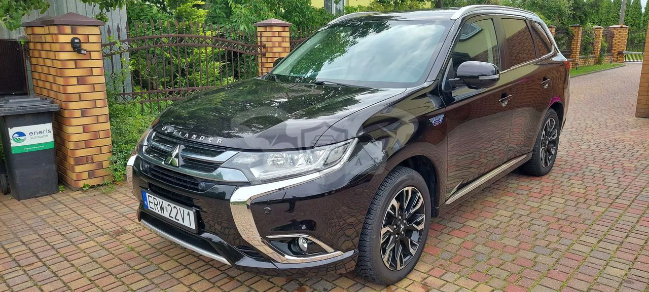 Mitsubishi Outlander III PHEV Instyle NAVI + 2016
